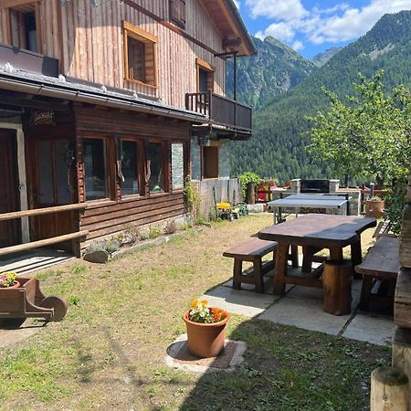 Joivy Modern Family Chalet With Stunning Mountain Views Champoluc Bagian luar foto