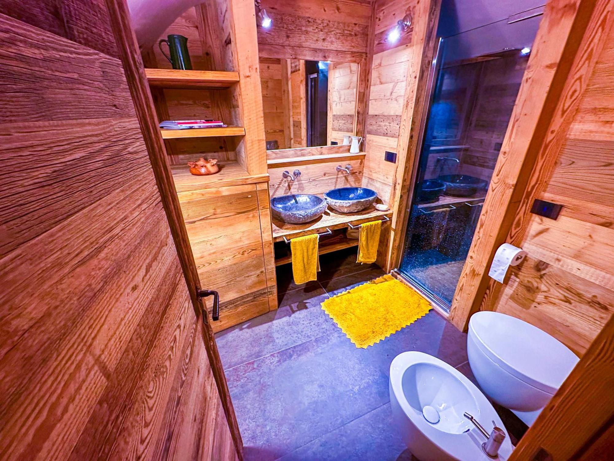 Joivy Modern Family Chalet With Stunning Mountain Views Champoluc Bagian luar foto