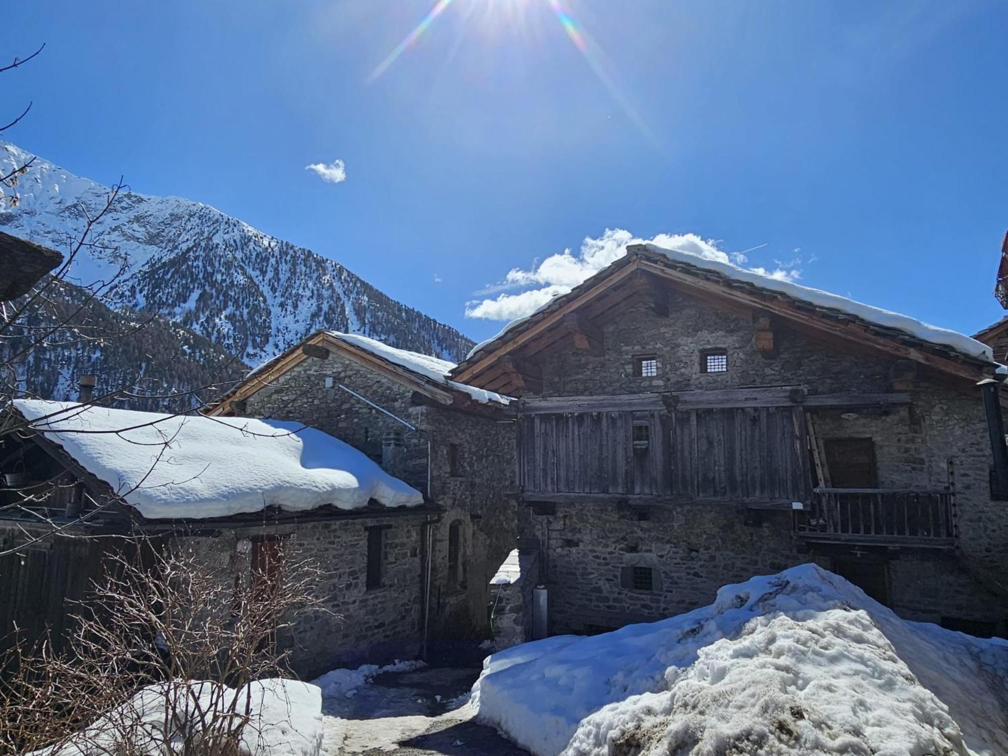 Joivy Modern Family Chalet With Stunning Mountain Views Champoluc Bagian luar foto