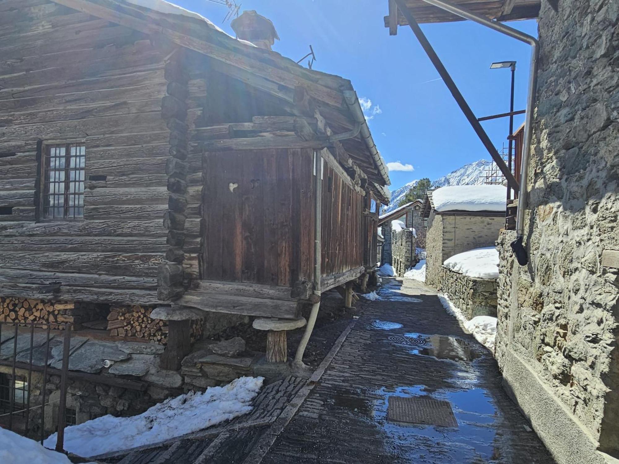 Joivy Modern Family Chalet With Stunning Mountain Views Champoluc Bagian luar foto