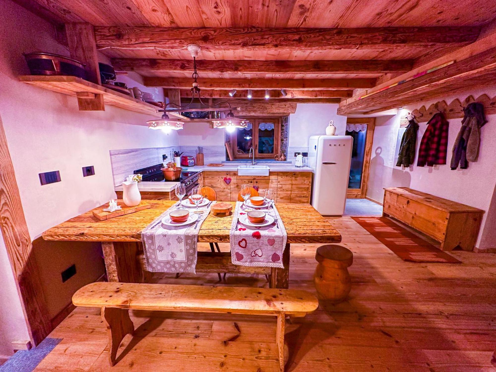 Joivy Modern Family Chalet With Stunning Mountain Views Champoluc Bagian luar foto