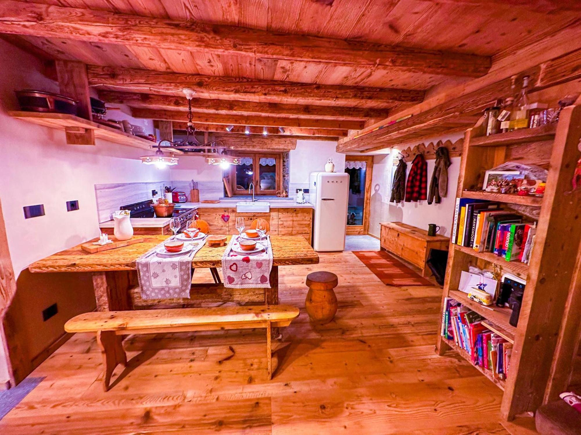Joivy Modern Family Chalet With Stunning Mountain Views Champoluc Bagian luar foto
