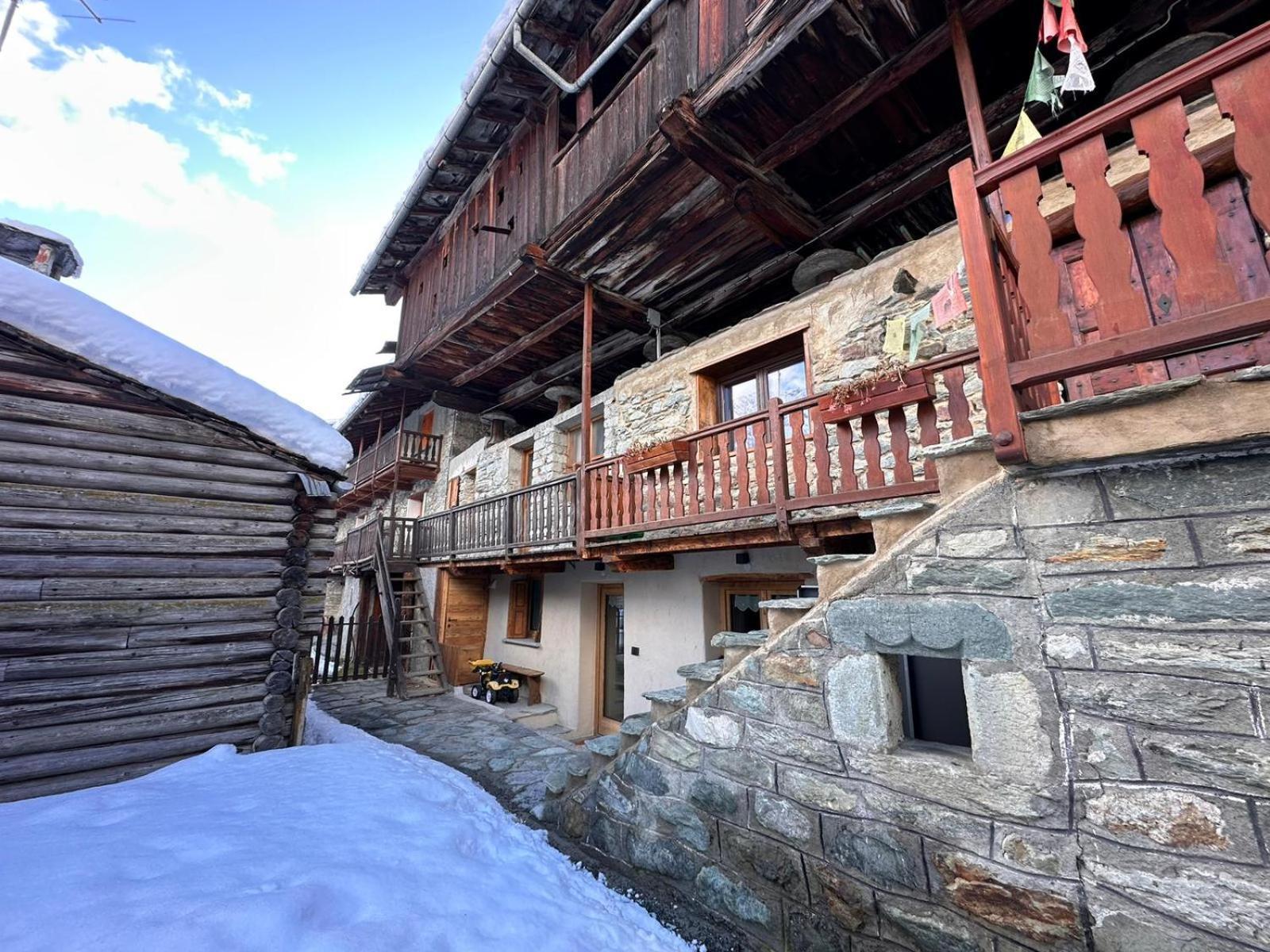 Joivy Modern Family Chalet With Stunning Mountain Views Champoluc Bagian luar foto