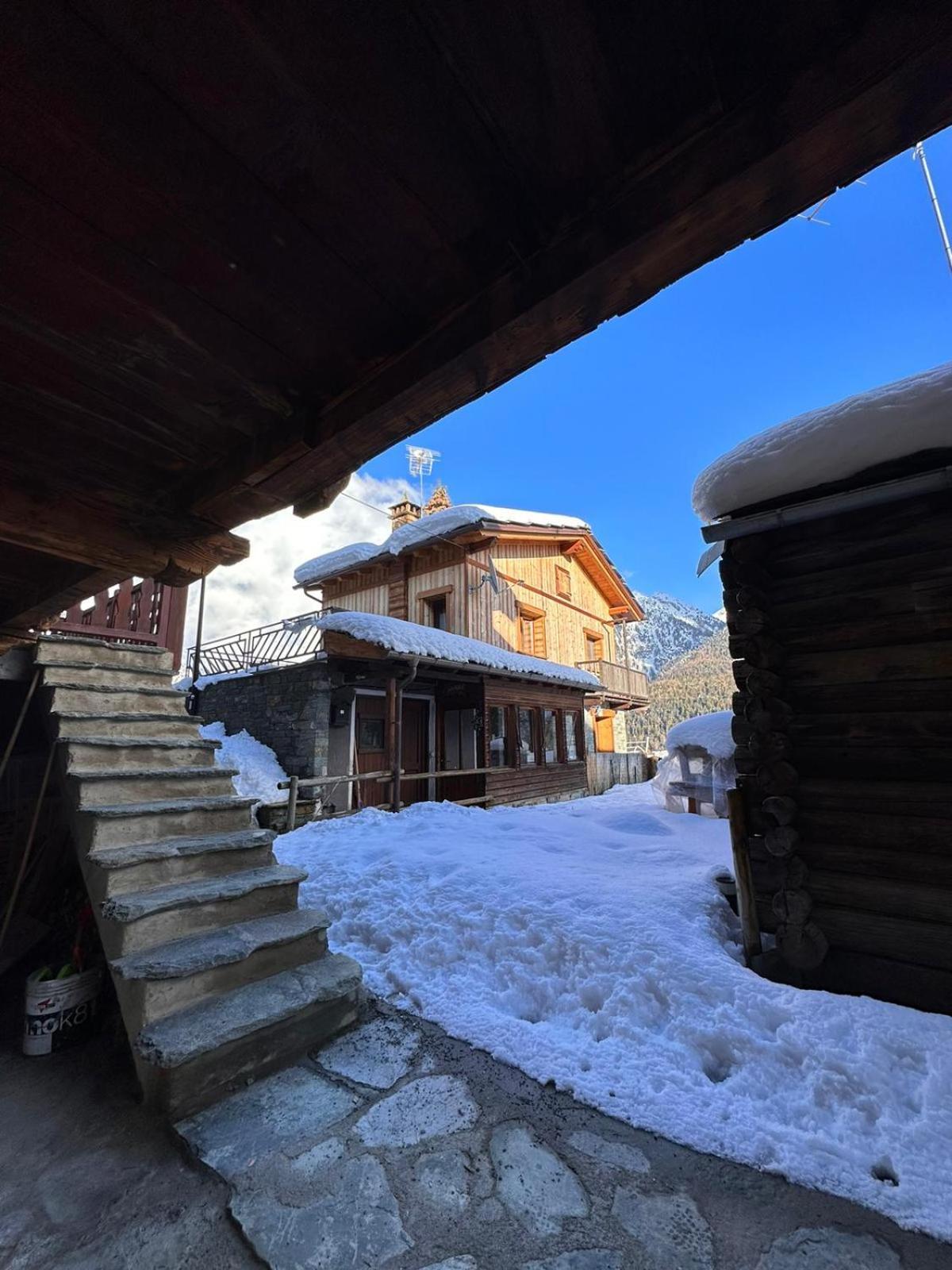 Joivy Modern Family Chalet With Stunning Mountain Views Champoluc Bagian luar foto