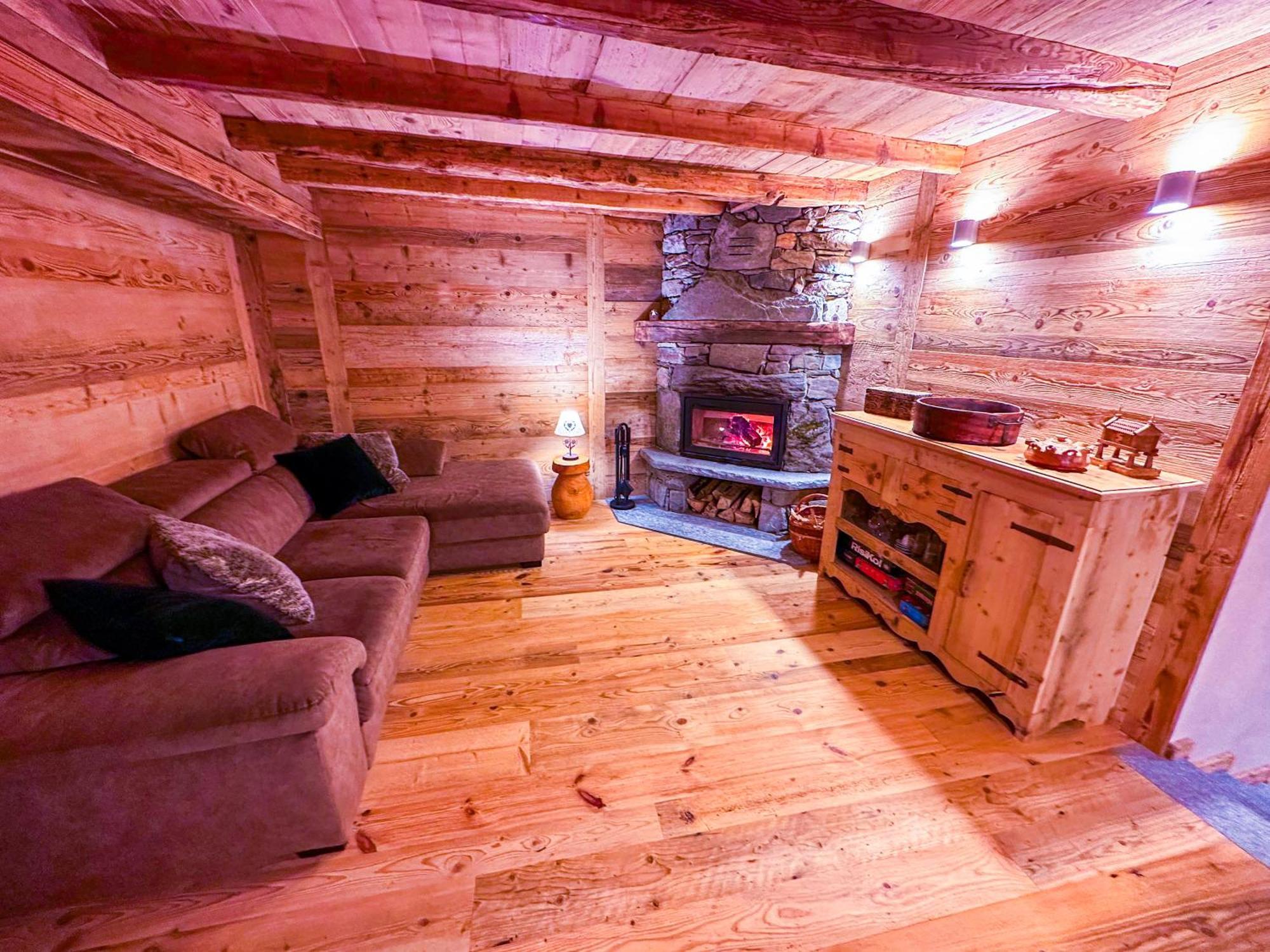 Joivy Modern Family Chalet With Stunning Mountain Views Champoluc Bagian luar foto