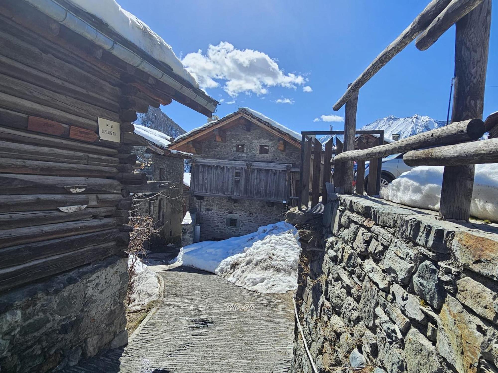 Joivy Modern Family Chalet With Stunning Mountain Views Champoluc Bagian luar foto
