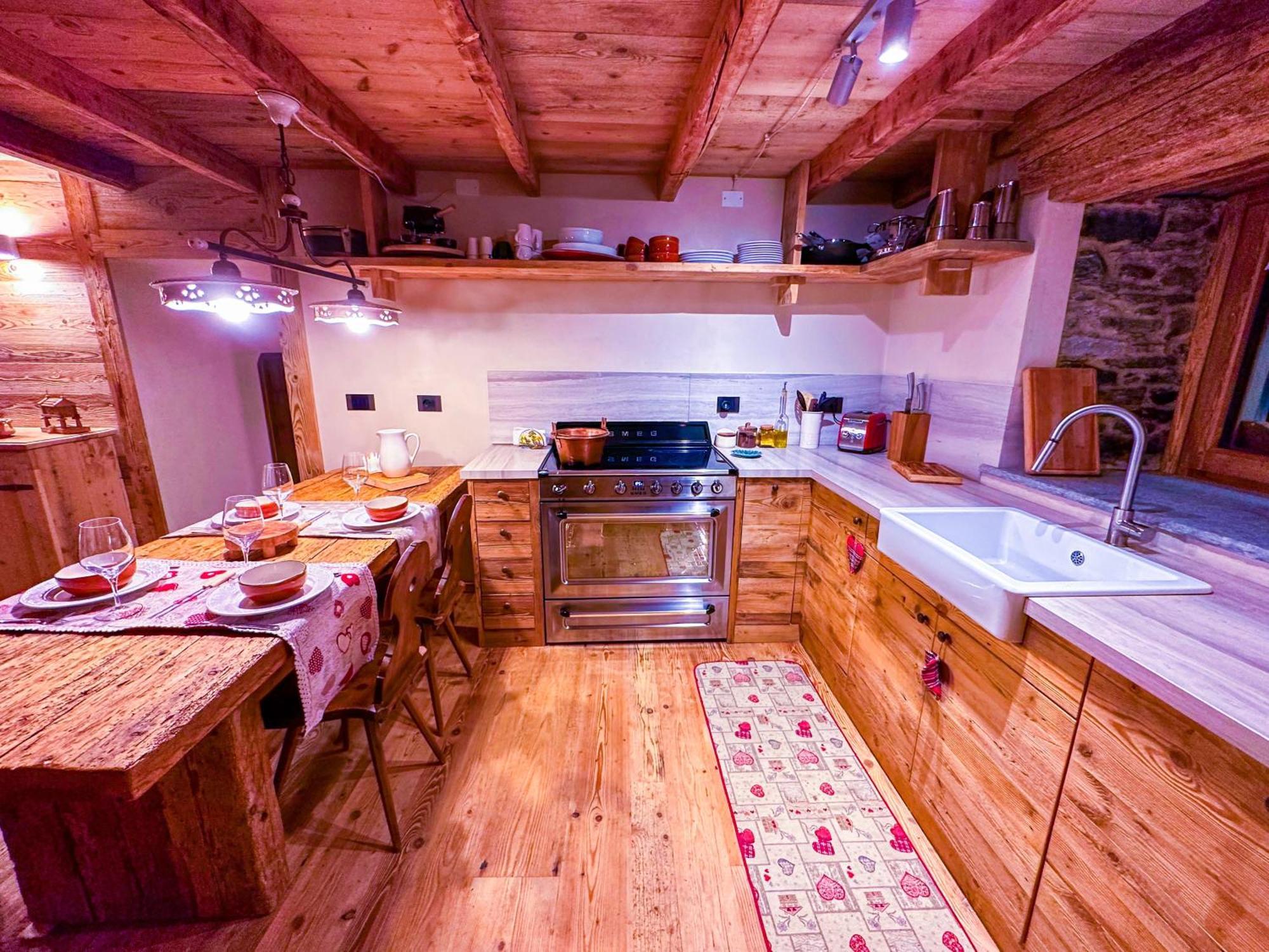 Joivy Modern Family Chalet With Stunning Mountain Views Champoluc Bagian luar foto