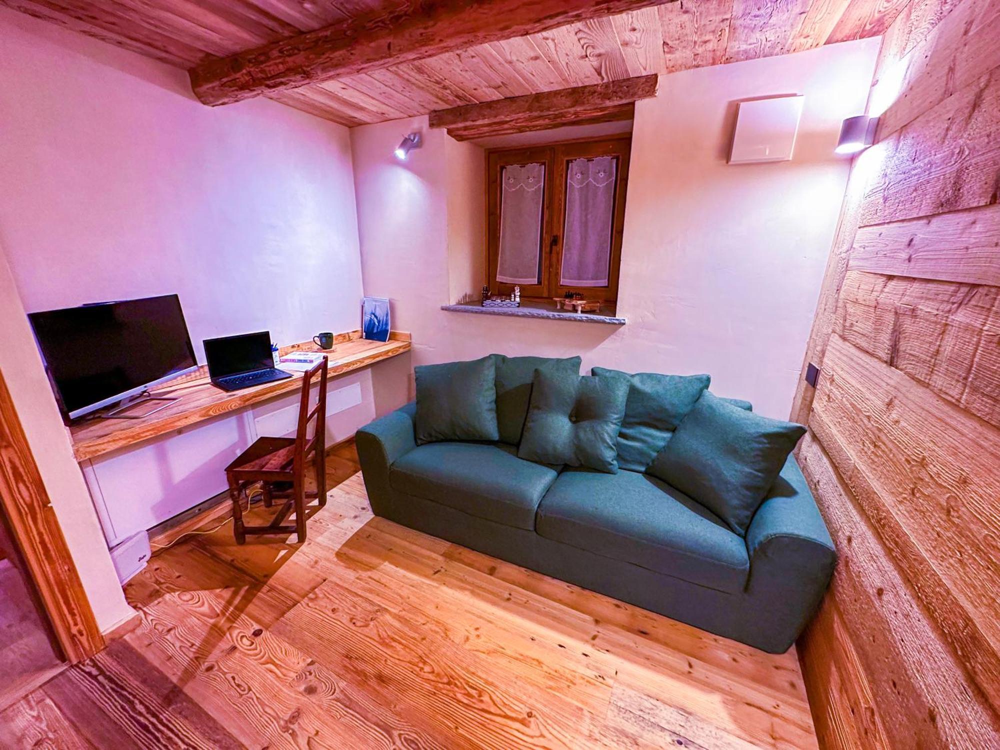 Joivy Modern Family Chalet With Stunning Mountain Views Champoluc Bagian luar foto